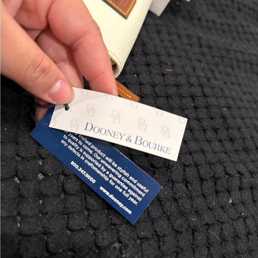 Dooney & Bourke Cream Leather Wallet Brand New - Picture 4 of 5